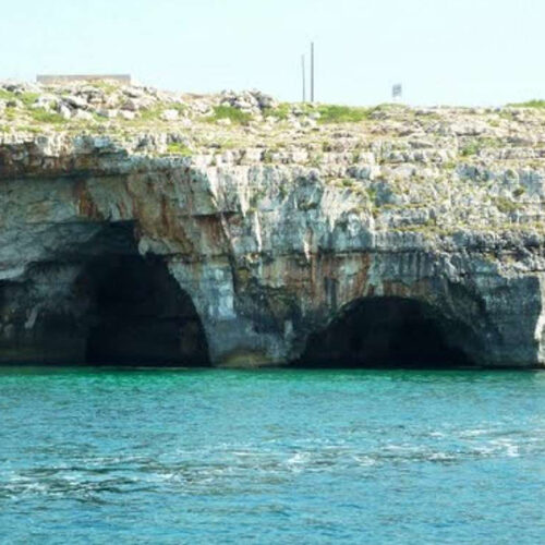 Grotta delle Tre Porte – Colaci Nautica | Tour ed escursioni in barca